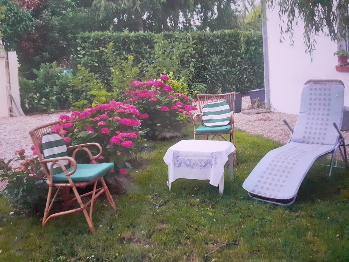 Peti Kaz Hotel Saint-Seurin-sur-l'Isle Kültér fotó