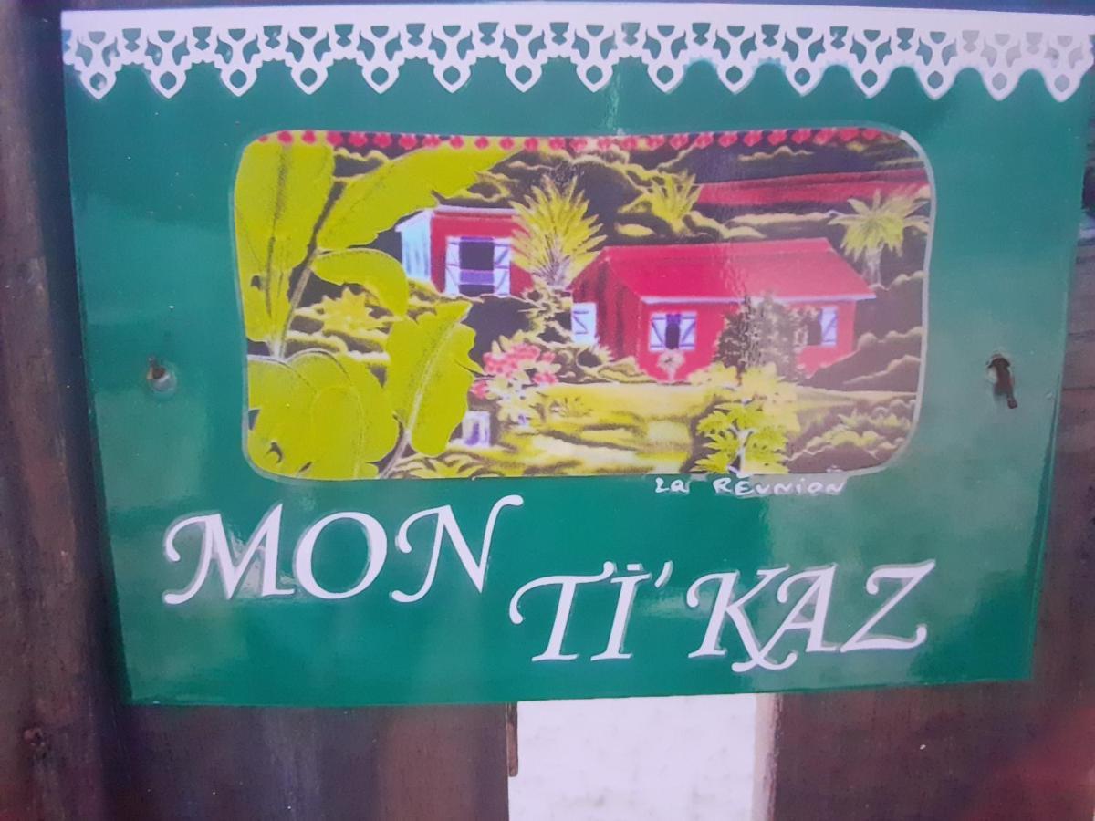 Peti Kaz Hotel Saint-Seurin-sur-l'Isle Kültér fotó